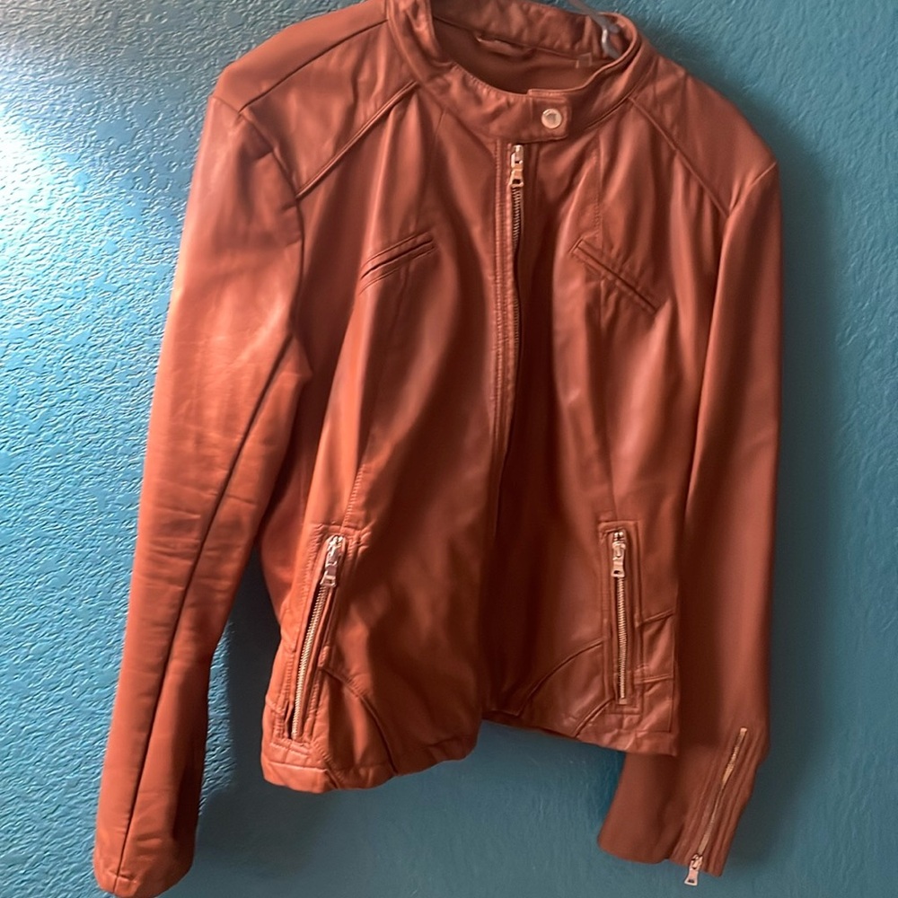 Beautiful fall vegan leather jacket from Guess. Excellent like new condition